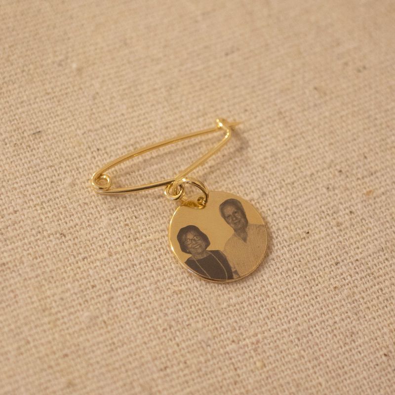 Alfinete Medalha- banho ouro 18k