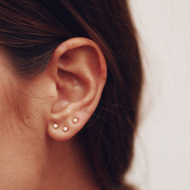 Mini Zircônias- banho ouro 18k (o par)