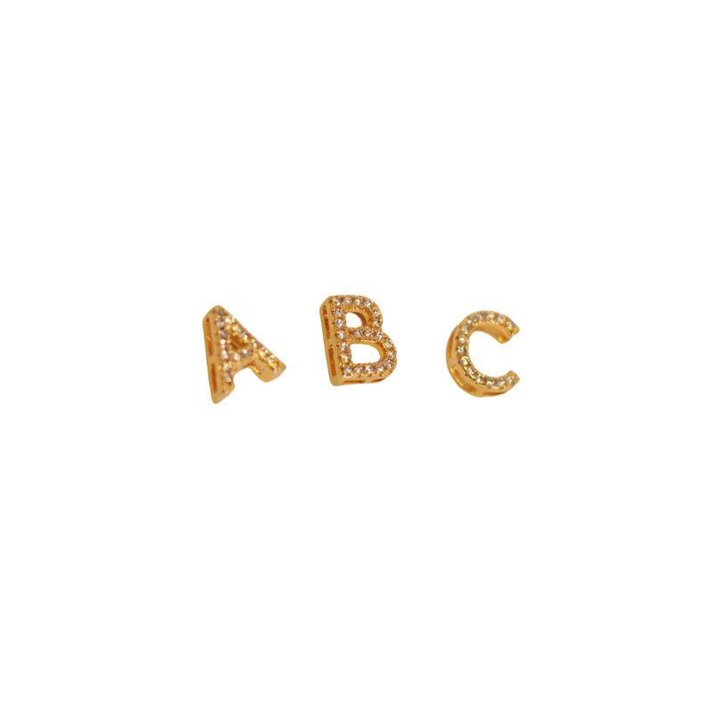 Charm Inicial- banho ouro 18k