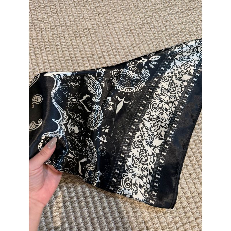 LENÇO PRETO ESTAMPADO