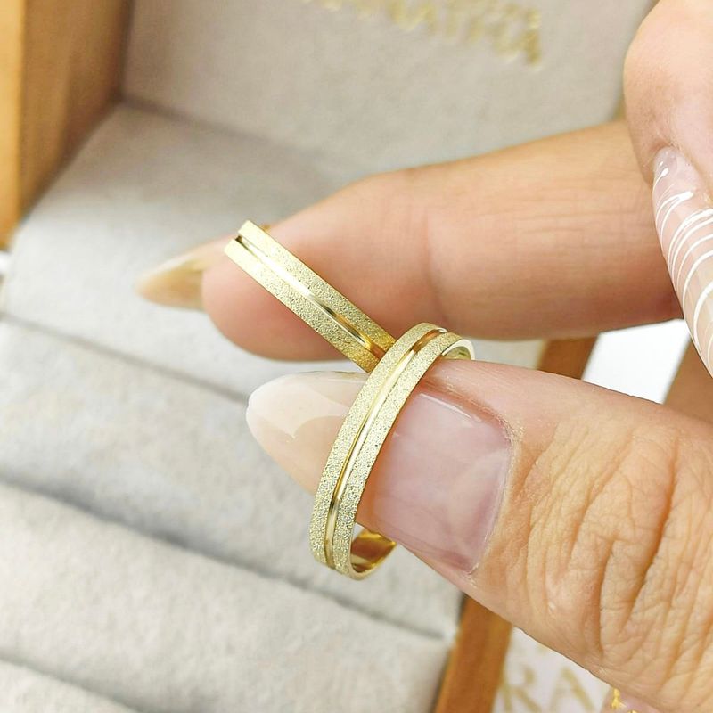Alianças Em Ouro 18k Atenas 3mm Fosco Diamantado Reta