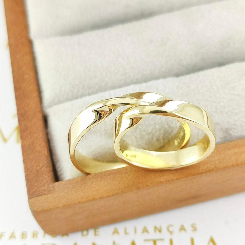 Alianças Em Ouro 18k Dominica 4mm Polida Reta