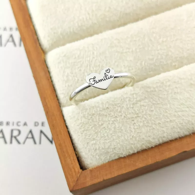 Anel Eternity Com Aro Cilíndrico e Chapa De Coração Com Palavra