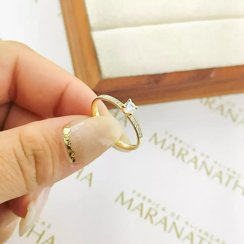 Anel De Noivado Gisele Em Ouro 18k