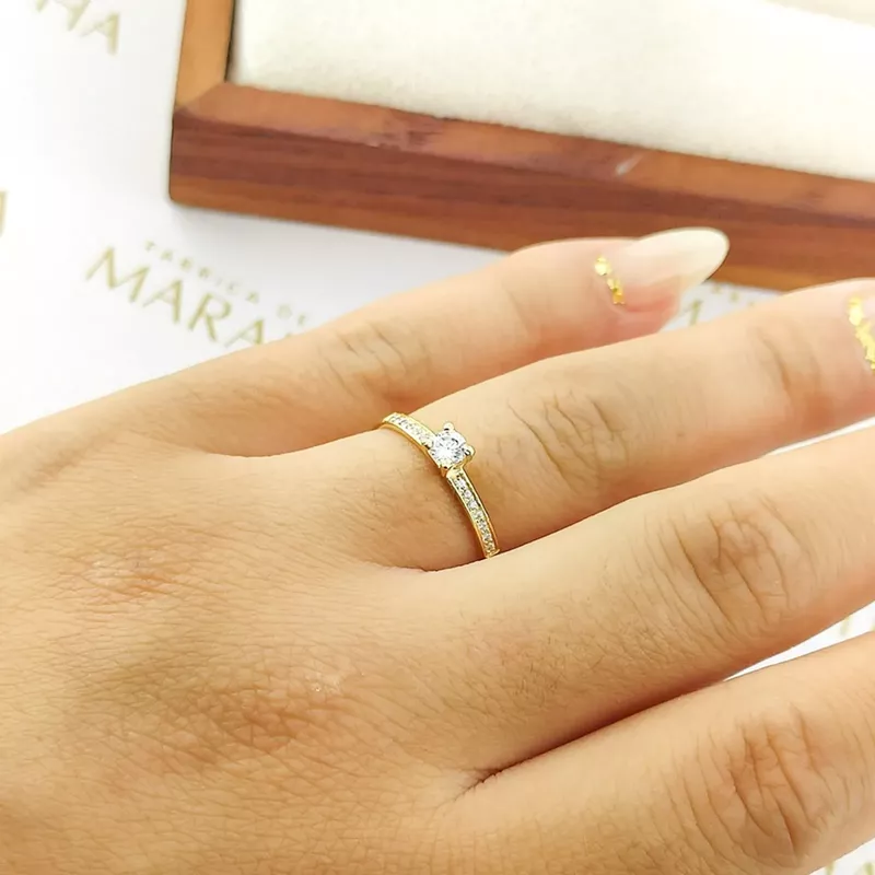 Anel De Noivado Gisele Em Ouro 18k