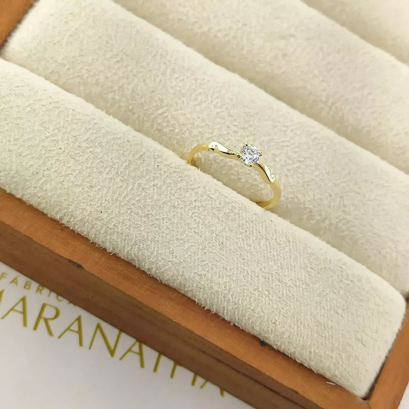 Anel De Noivado Luma Em Ouro 18k