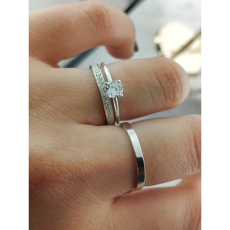 Par de Aliança em Prata 2mm Meia Volta de Pedras Cravejadas + Anel Solitário em Prata de Brinde