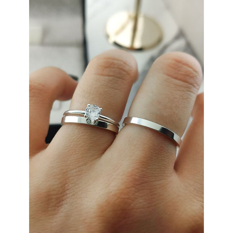 Par de Aliança em Prata Modelo 2mm Polido Com 1 Pedra + Anel Solitário em Prata de Brinde