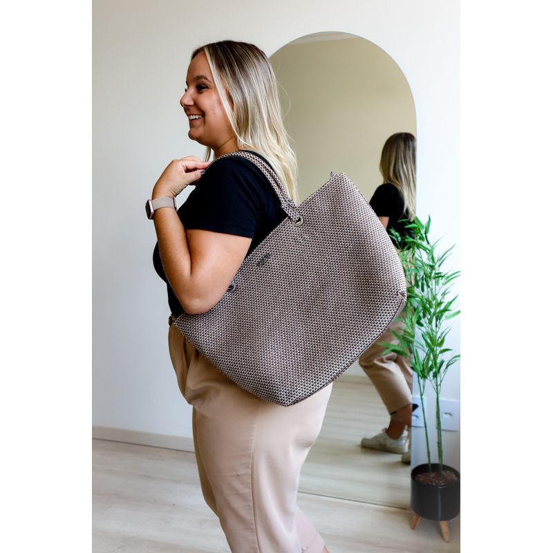 Bolsa de Praia Grande com Necessaire Marrom e Nude