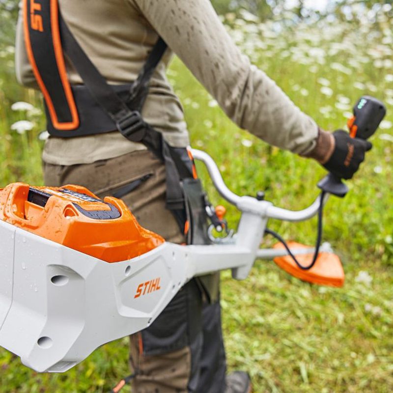 Roçadeira a Bateria FS 135 Com Lâmina 2 Pontas (FA01-200-0001) - Stihl