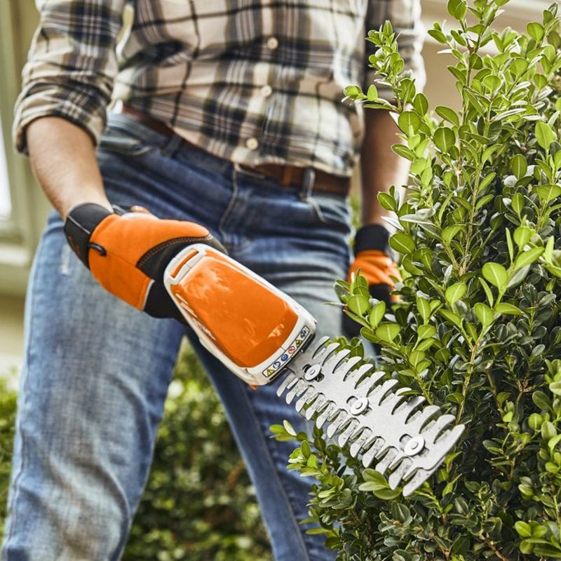 Podador de Arbustos Com Bateria e Carregador HSA 26 - 220V (HA03-011-3518) - Stihl