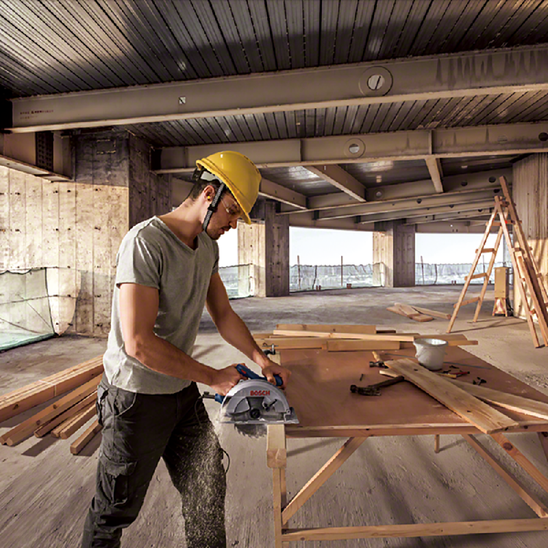 Serra Circular Bosch GKS 150 1500W com 1 Disco de serra e Guia paralelo