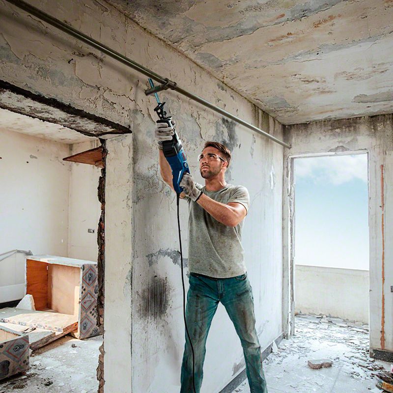 Serra sabre Bosch GSA 120 1200W com 1 lâmina de serra