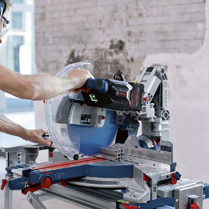 Serra Esquadria 18V Brushless Sem Fio Com Carregador e 2 Baterias (GCM 18V-305) - Bosch 