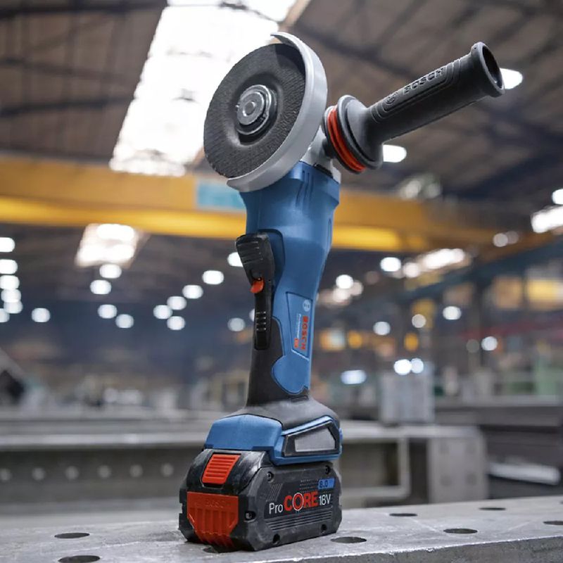 Esmerilhadeira Angular 18V Sem Fio Com Carregador e 2 Baterias (GWS 18V-15P) - Bosch 