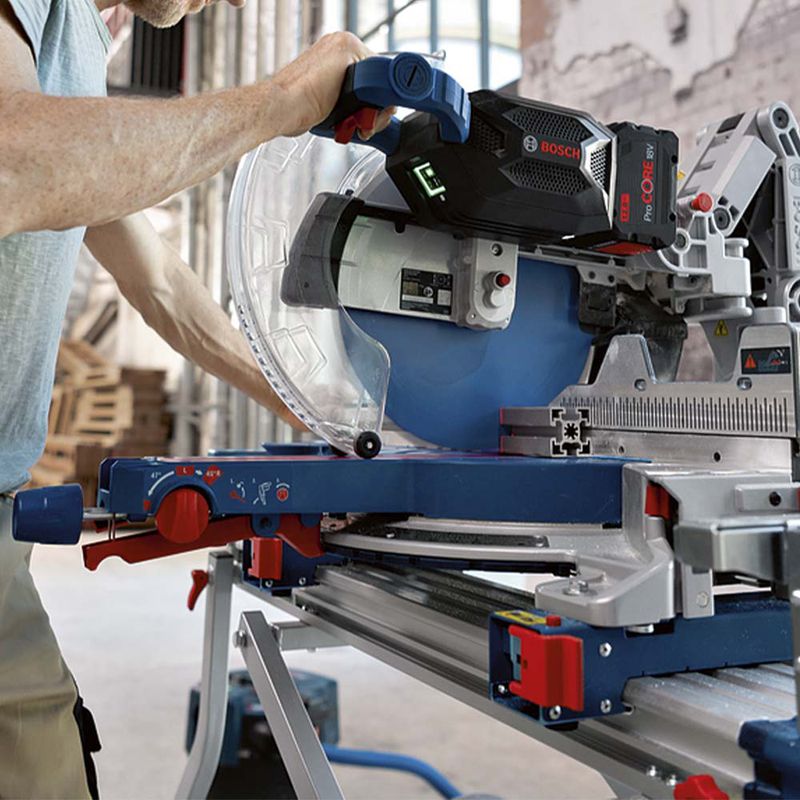 Serra Esquadria Bosch GCM18V-305GDC Brushless 2000W 18V SB, com disco