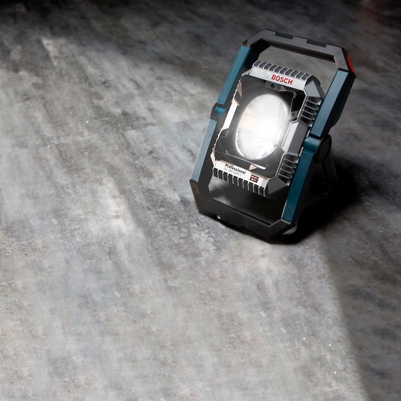 Refletor a bateria Bosch GLI 18V-2200C, 18V SB