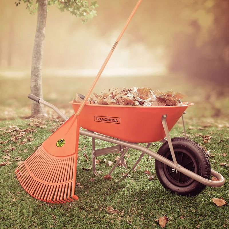 Vassoura Plástica 26D Com Cabo de Madeira 120cm (77855/761) - Tramontina