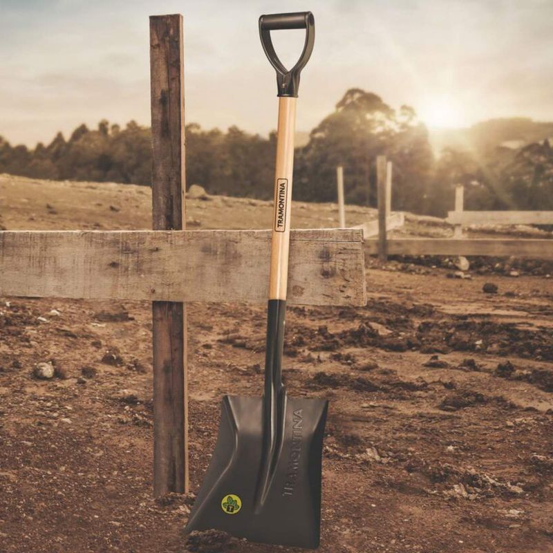 Pá Quadrada em Aço Com Cabo de Madeira 71cm (77465/434) - Tramontina