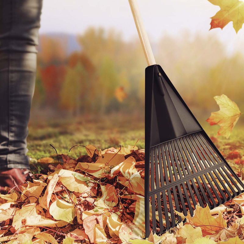 Vassoura Plástica Preta Com 18D Sem Cabo (77850/184) - Tramontina