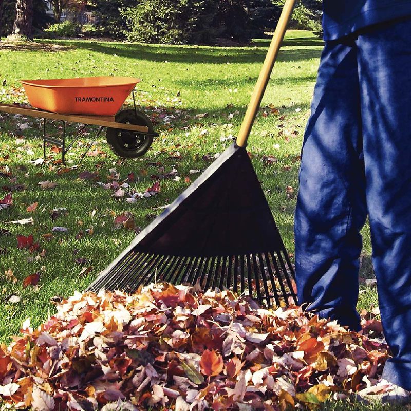 Vassoura Plástica Preta Com 26D Sem Cabo (77855/264) - Tramontina