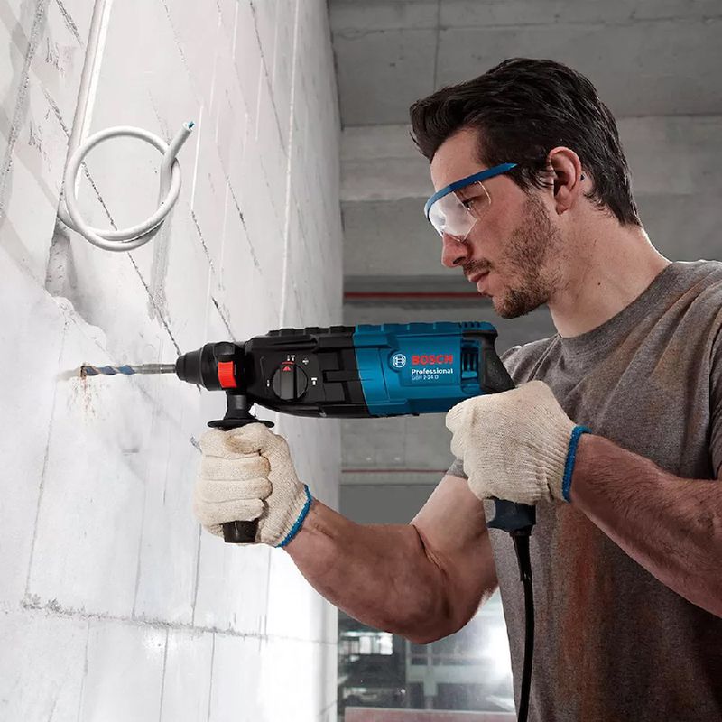 Martelete rompedor Bosch GBH 2-24 D 820W em maleta