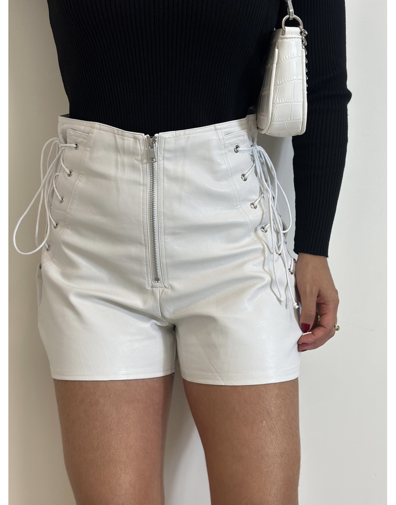 Short Couro Fake Romênia Off 