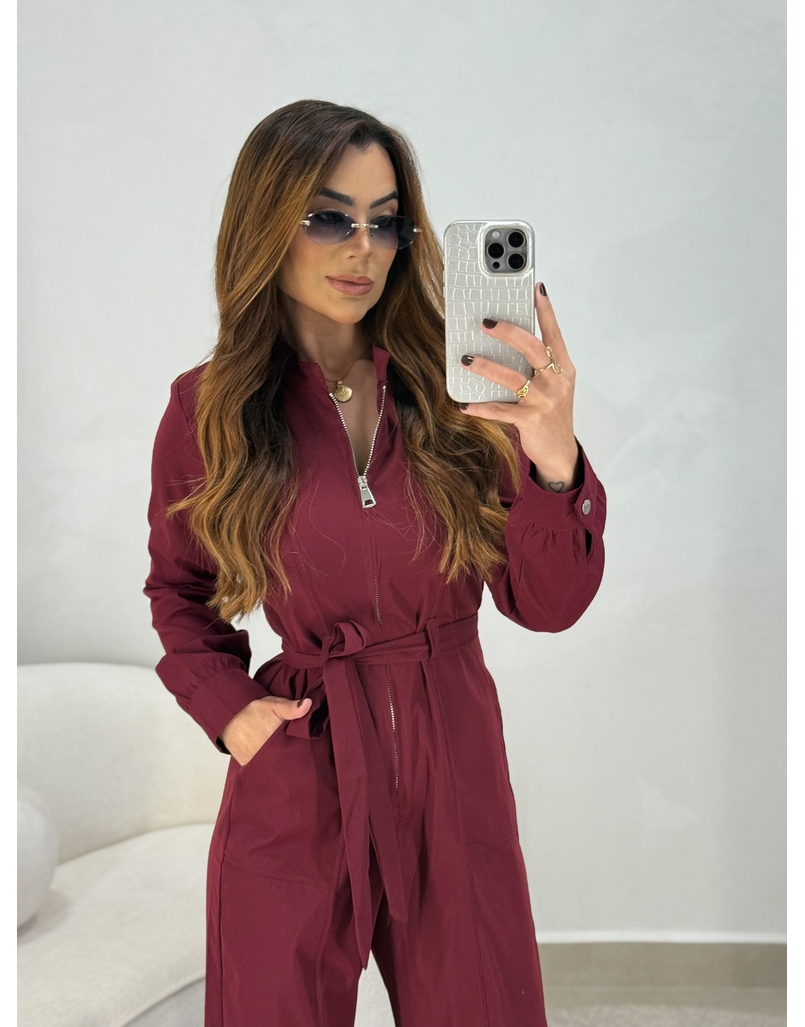 Macacão Manga Longa Aspen Cereja