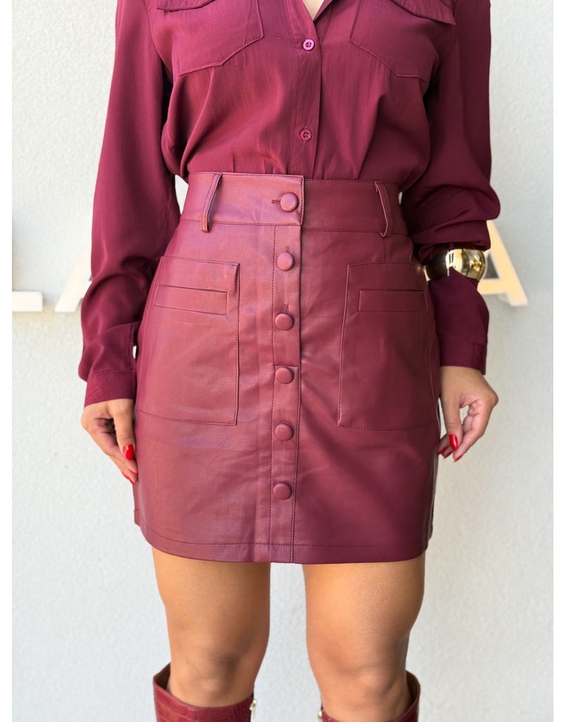 Saia Couro Fake Lavínia Cereja