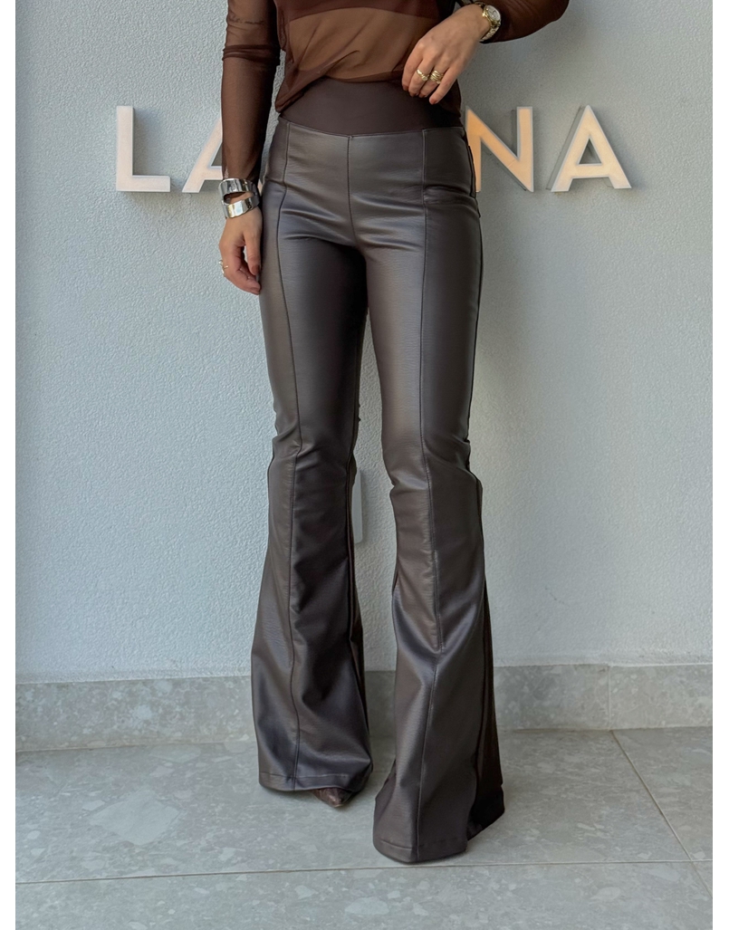 Calça Flare Couro Fake Café 