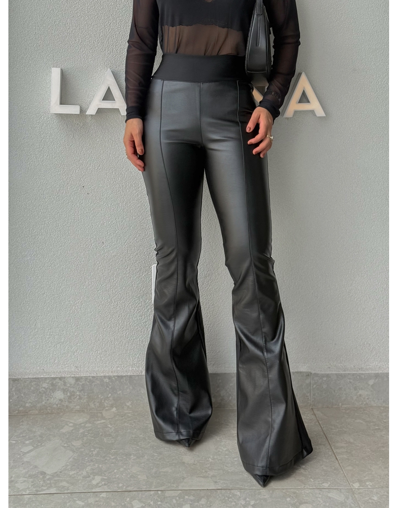 Calça Flare Couro Fake Preta