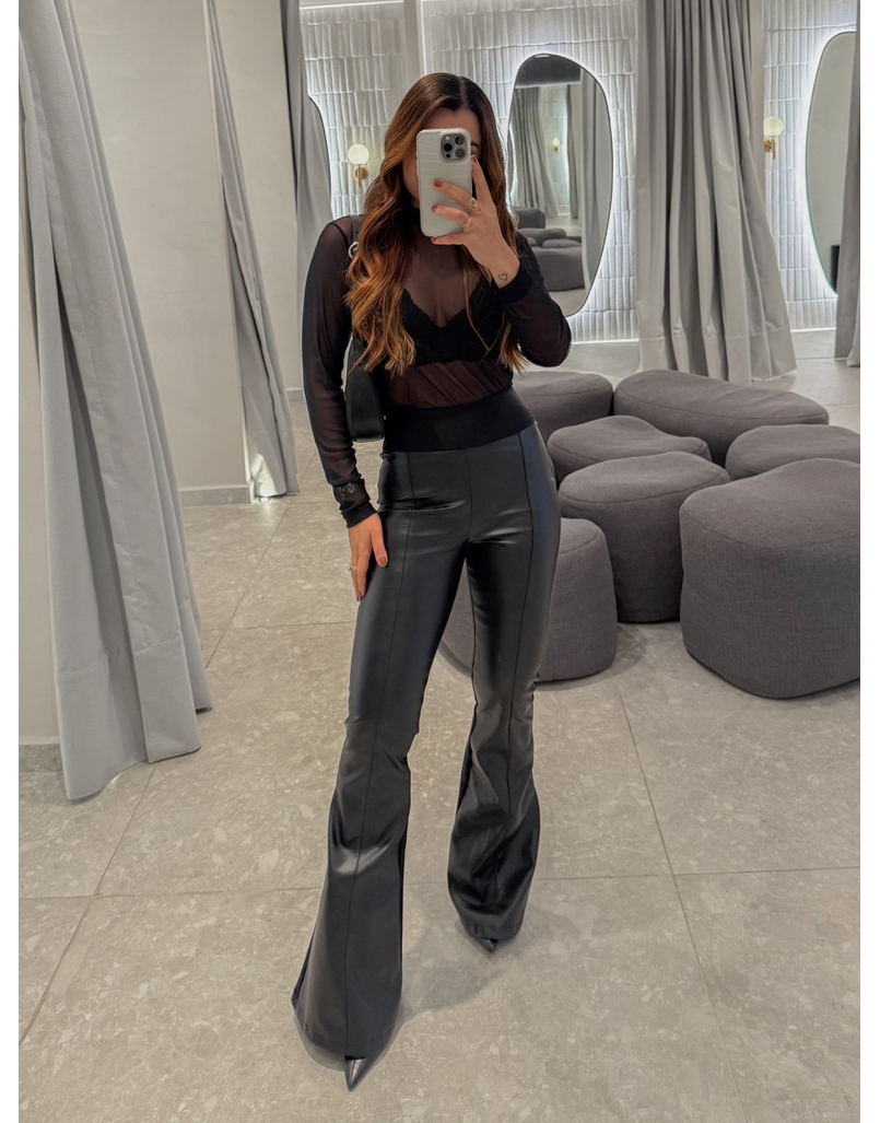 Calça Flare Couro Fake Preta