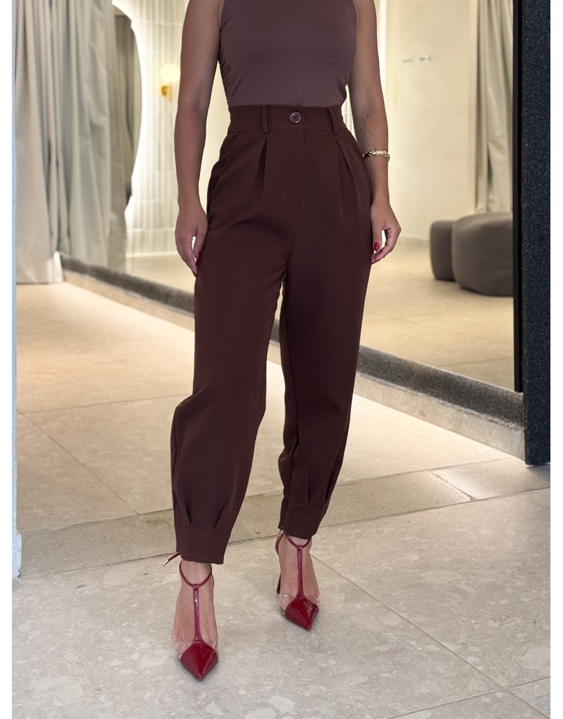 Calça Alfaiataria Cenoura Café