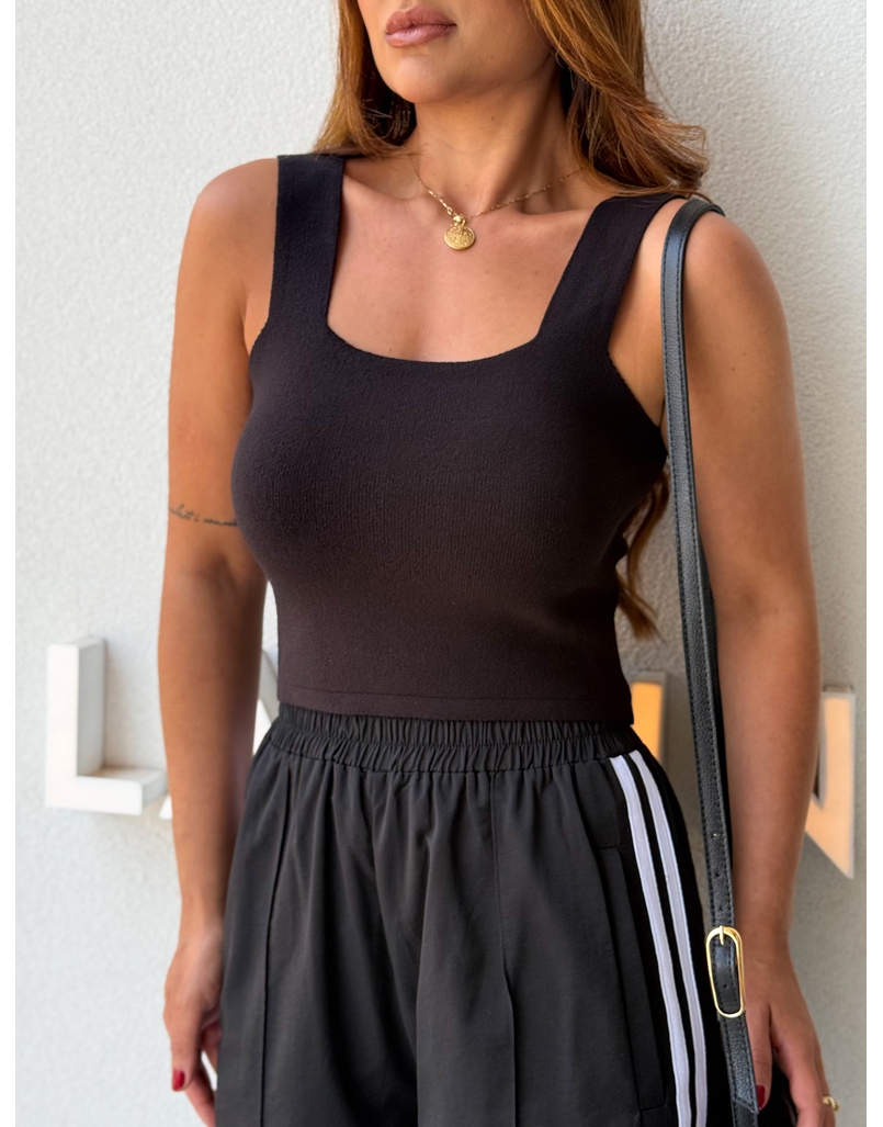 Blusa Gola Quadrada Marisa Preta