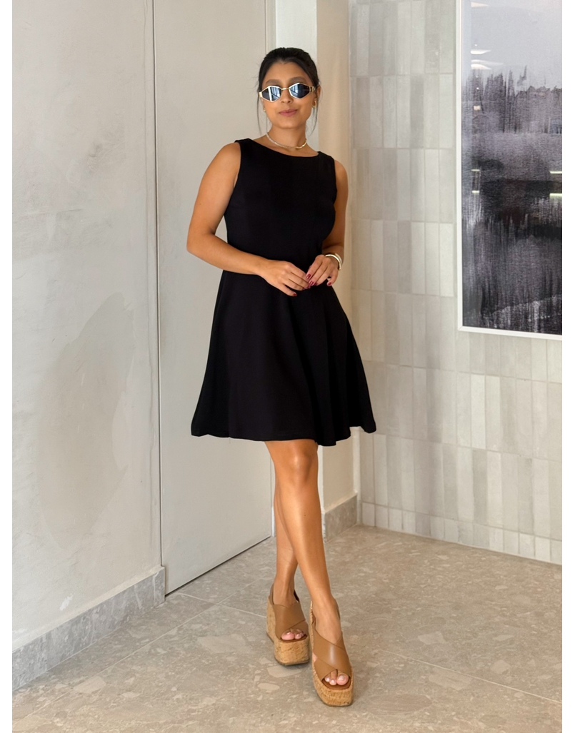 Vestido Regata Evasê Laila Preto