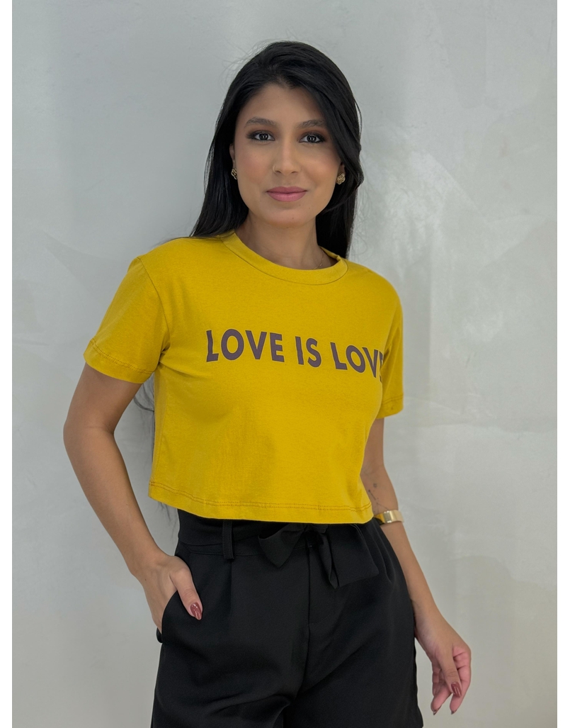 Camiseta Cropped Love Is Love Mostarda