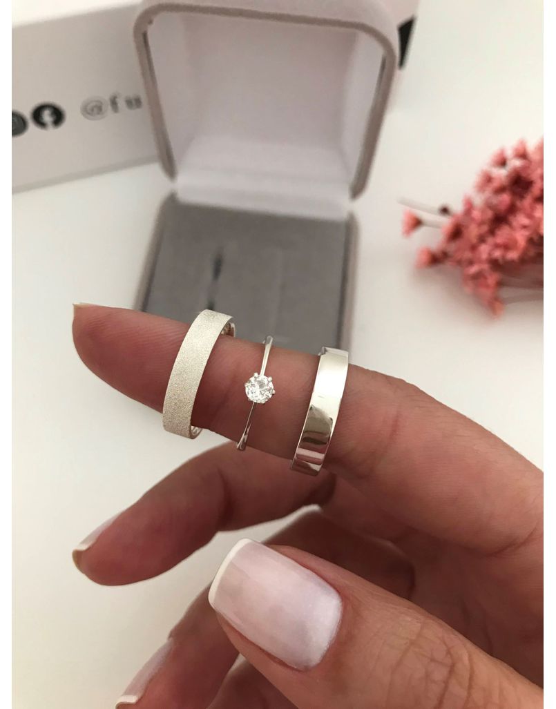 Par De Alianças Bahamas 4 mm Diamantada Prata 925- Brinde Exclusivo Solitário