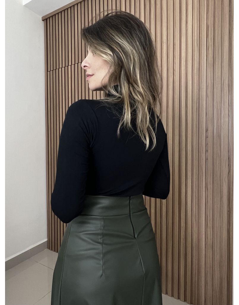 Blusa Basica Gola Alta Preta