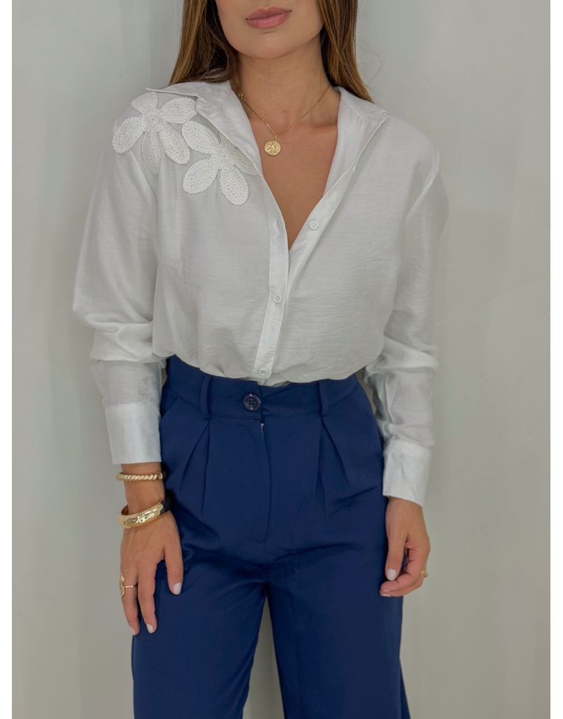 Camisa Flor Bordada Branca