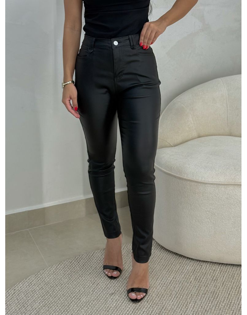 Calça Skinny Resinada Preto
