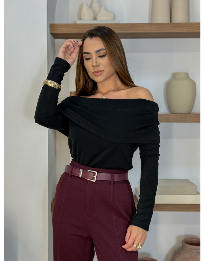 Blusa Ombro a Ombro Aveludada Preta