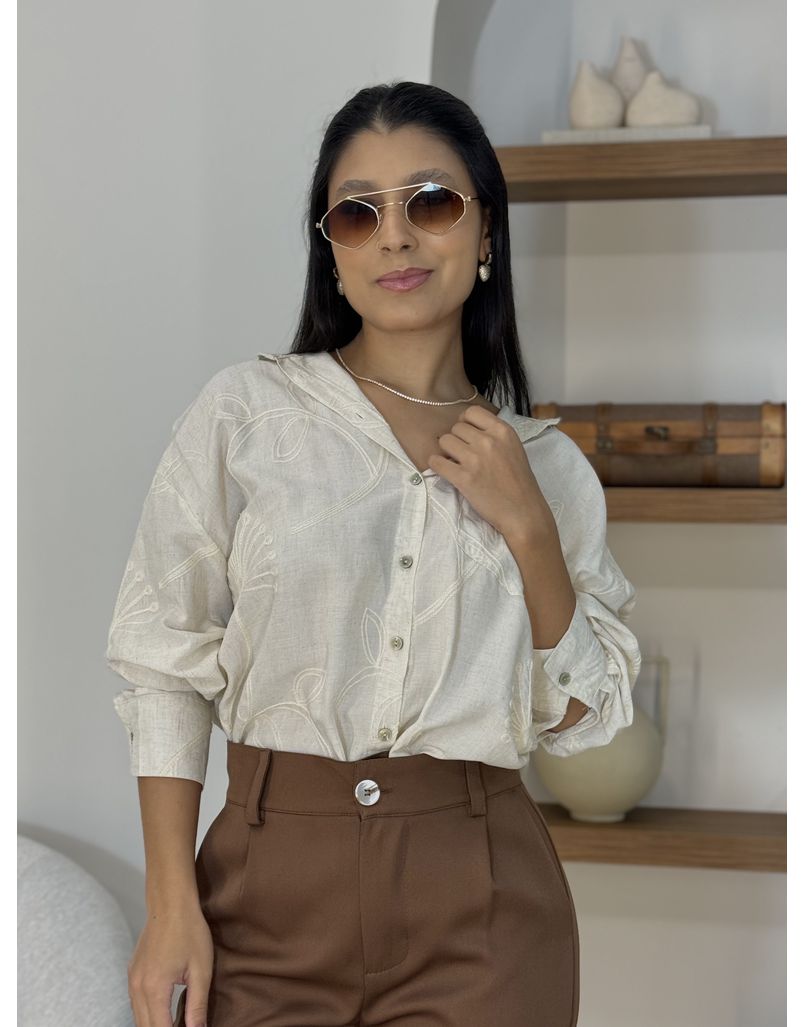 Camisa Viscolinho Bordada Areia - Loja La Mina 