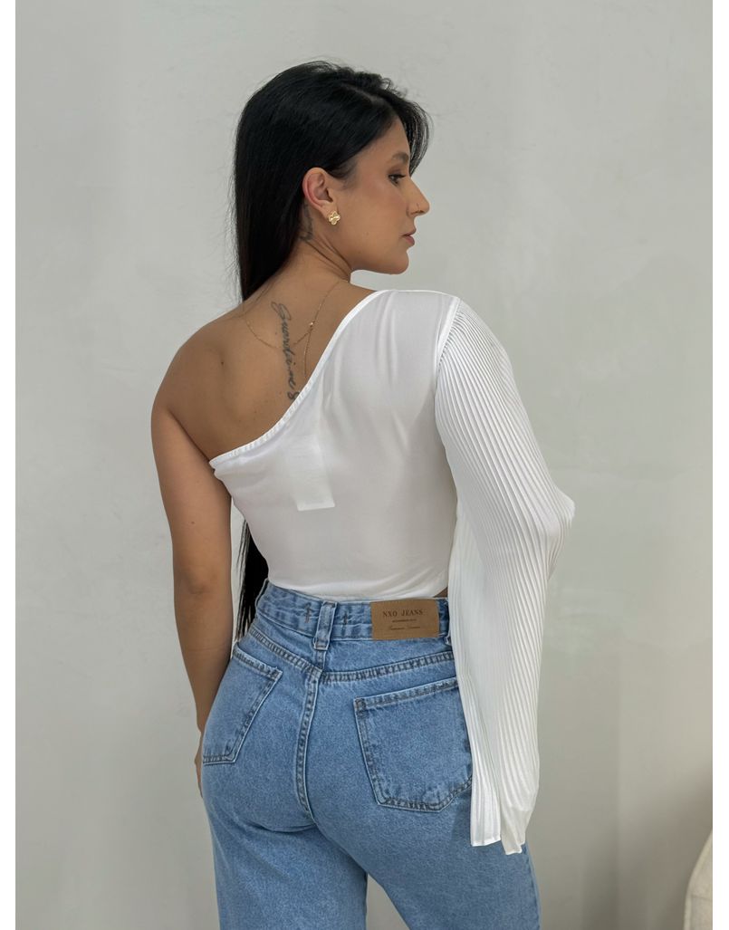 Cropped Suzan Off