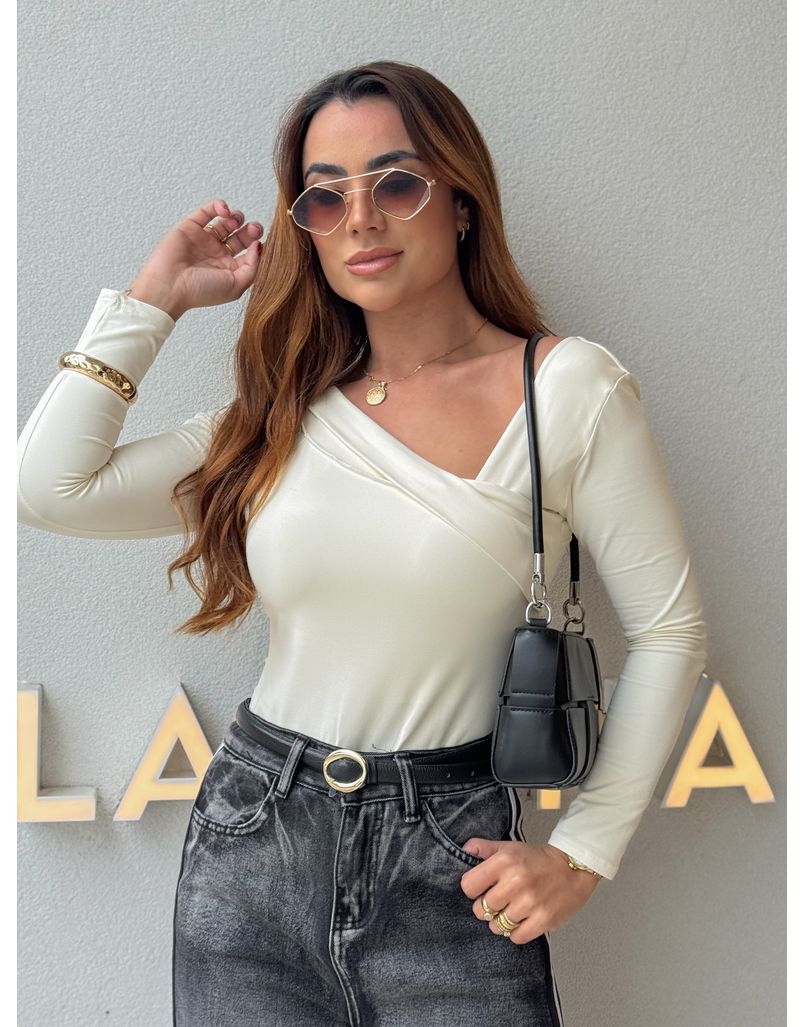 Body Decote Assimétrico Luna Creme - Loja La Mina 