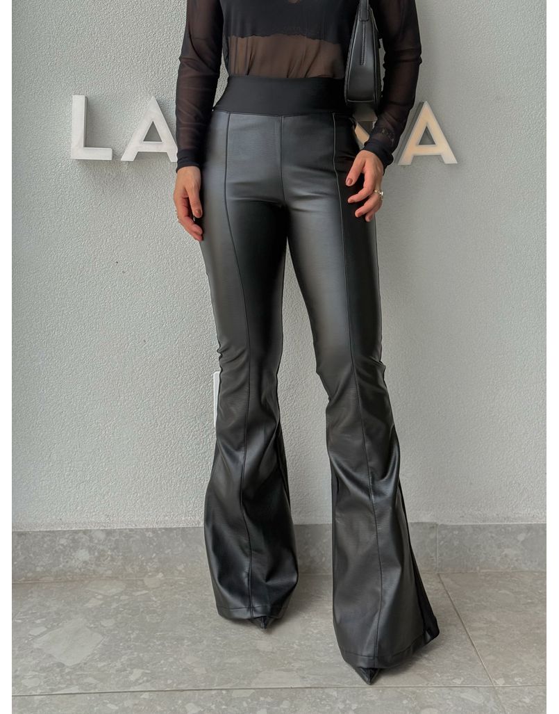 Calça Flare Couro Fake Preta - Loja La Mina 