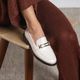Sapato Feminino Victoria Em Couro Off White Savelli