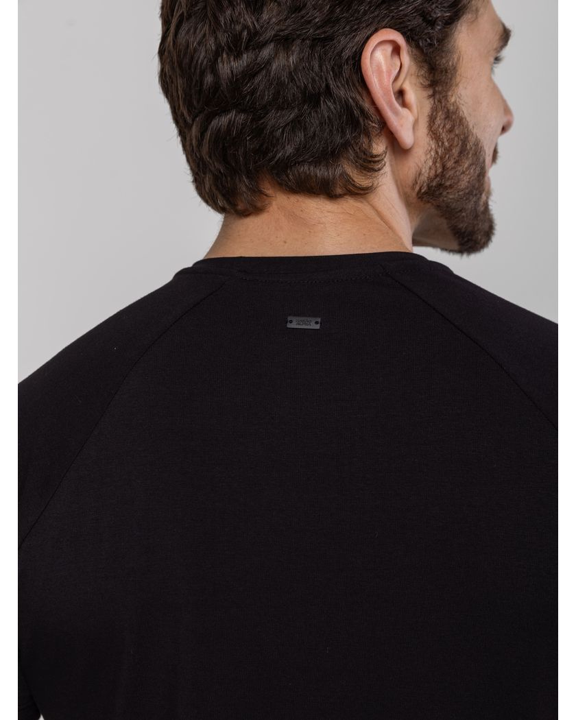 Camiseta Gola Redonda Corte Raglan Preta- Algodão Egípcio