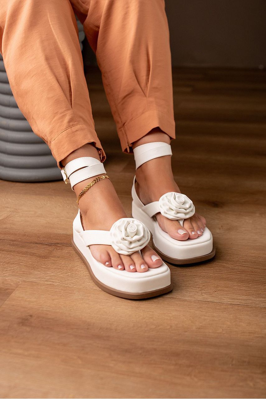 SANDÁLIA FLATFORM DEDO FLOR 5CM_161 - BRANCO - CATALOGO DE MODELOS