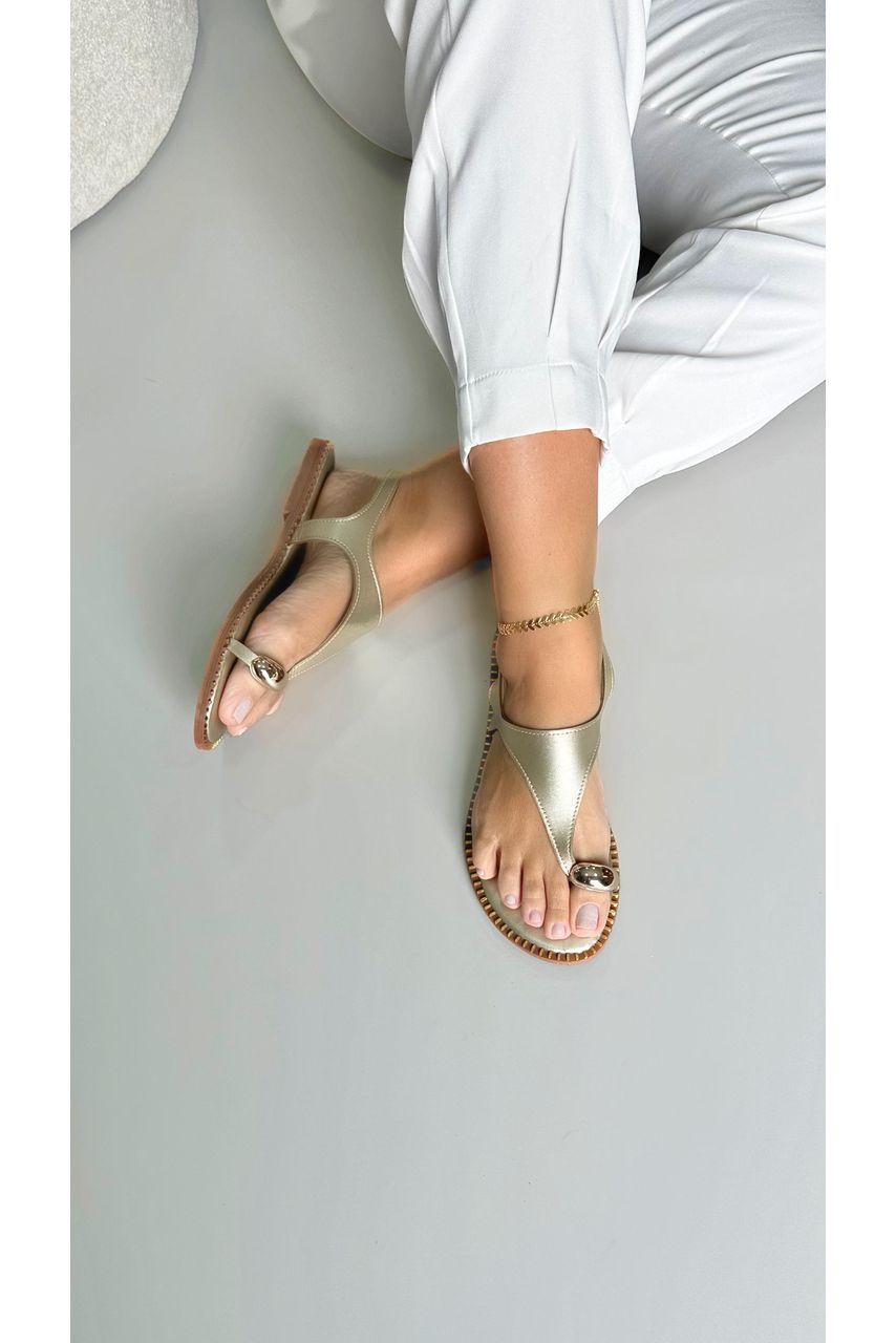 Sandália Rasteira Dedo Detalhe Palmilha_3210- Ouro - CATALOGO DE MODELOS