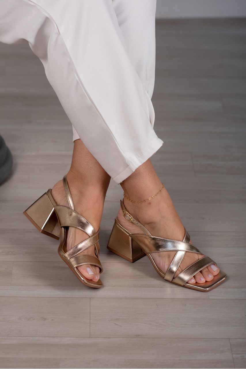 Sandália Salto Amadeirado Tiras cruzadas 7cm_3253-... - CATALOGO DE MODELOS